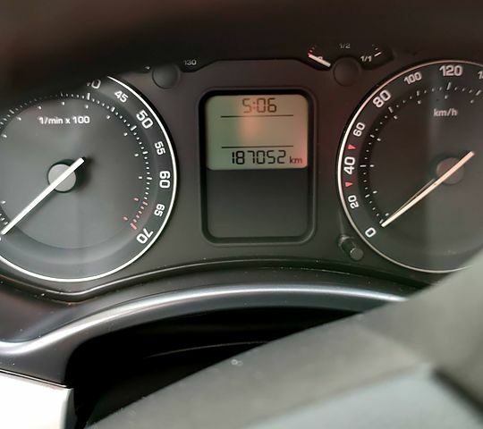 Сірий Шкода Октавія, об'ємом двигуна 1.6 л та пробігом 190 тис. км за 5300 $, фото 2 на Automoto.ua