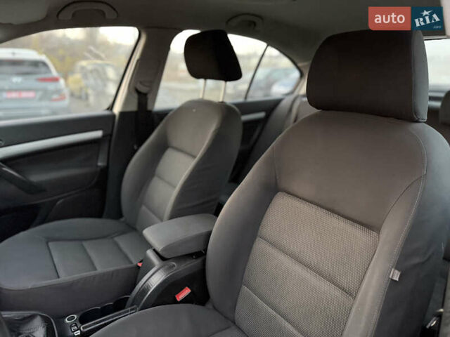 Серый Шкода Октавия, объемом двигателя 1.6 л и пробегом 250 тыс. км за 4300 $, фото 55 на Automoto.ua