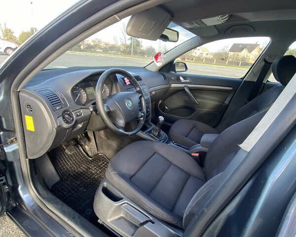 Сірий Шкода Октавія, об'ємом двигуна 1.6 л та пробігом 360 тис. км за 5100 $, фото 7 на Automoto.ua