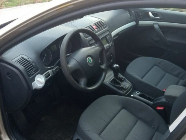 Шкода Октавия 2005 в Змиеве на Automoto.ua Серый Шкода Октавия, объемом двигателя 1.9 л и пробегом 300 тыс. км за 2800 $, фото 9 на Automoto.ua