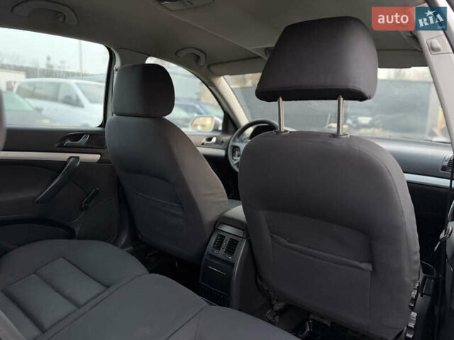 Серый Шкода Октавия, объемом двигателя 1.6 л и пробегом 250 тыс. км за 4300 $, фото 65 на Automoto.ua