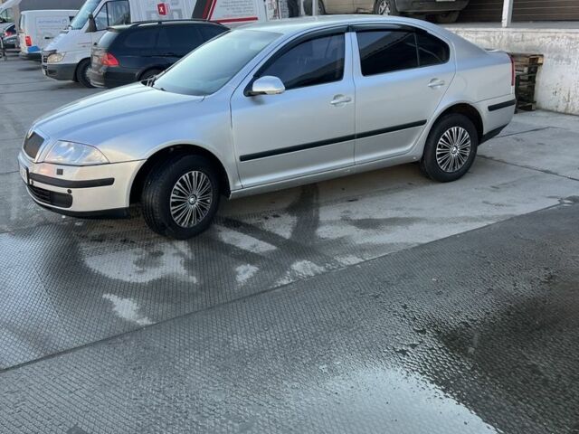 Серый Шкода Октавия, объемом двигателя 1.6 л и пробегом 200 тыс. км за 3999 $, фото 6 на Automoto.ua