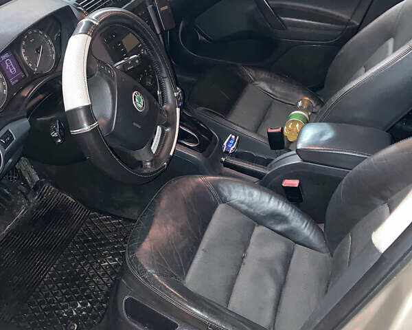 Сірий Шкода Октавія, об'ємом двигуна 2 л та пробігом 404 тис. км за 5950 $, фото 5 на Automoto.ua