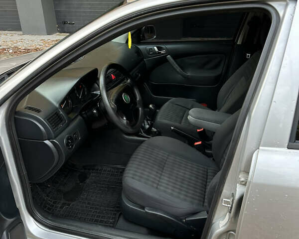 Серый Шкода Октавия, объемом двигателя 1.6 л и пробегом 215 тыс. км за 4550 $, фото 14 на Automoto.ua