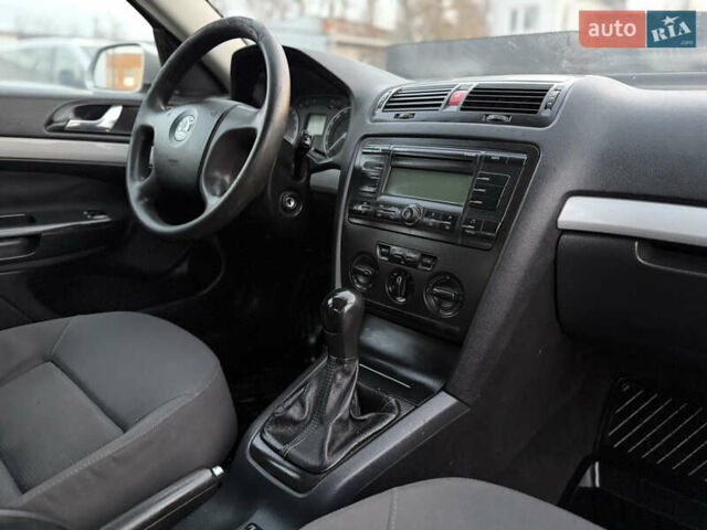 Серый Шкода Октавия, объемом двигателя 1.6 л и пробегом 250 тыс. км за 4300 $, фото 57 на Automoto.ua