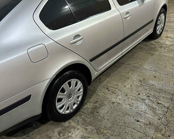 Серый Шкода Октавия, объемом двигателя 1.6 л и пробегом 229 тыс. км за 6300 $, фото 2 на Automoto.ua