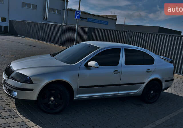 Сірий Шкода Октавія, об'ємом двигуна 2 л та пробігом 360 тис. км за 5000 $, фото 1 на Automoto.ua