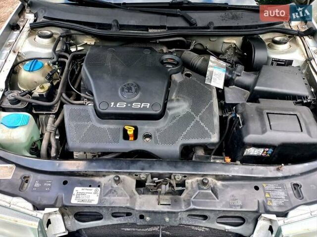 Серый Шкода Октавия, объемом двигателя 1.6 л и пробегом 255 тыс. км за 4200 $, фото 3 на Automoto.ua