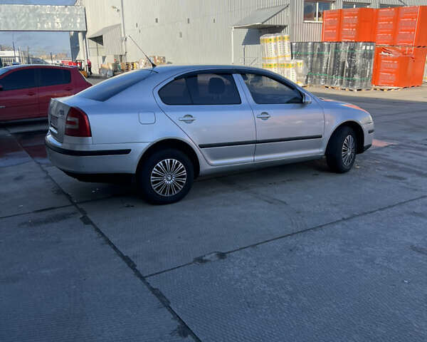 Серый Шкода Октавия, объемом двигателя 1.6 л и пробегом 200 тыс. км за 3999 $, фото 2 на Automoto.ua