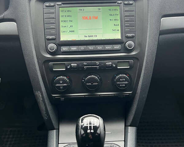 Серый Шкода Октавия, объемом двигателя 1.6 л и пробегом 220 тыс. км за 5950 $, фото 12 на Automoto.ua