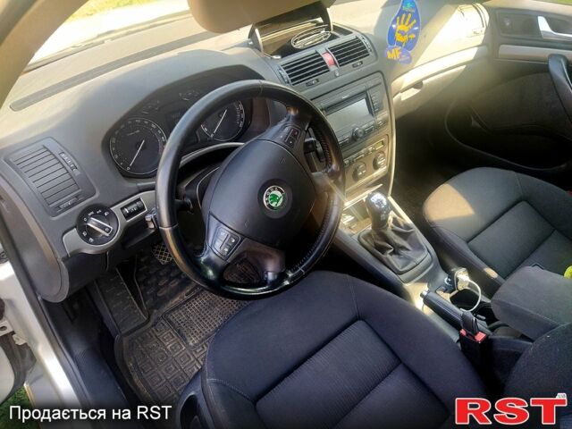 Серый Шкода Октавия, объемом двигателя 1.6 л и пробегом 229 тыс. км за 5900 $, фото 2 на Automoto.ua