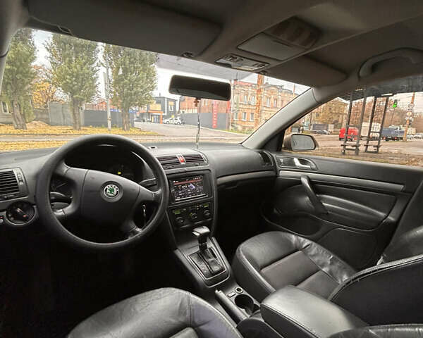 Серый Шкода Октавия, объемом двигателя 1.6 л и пробегом 283 тыс. км за 4700 $, фото 7 на Automoto.ua