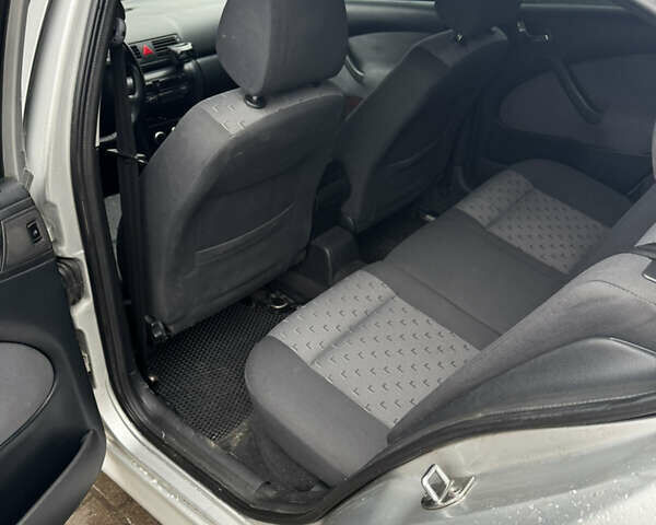 Сірий Шкода Октавія, об'ємом двигуна 1.6 л та пробігом 284 тис. км за 5000 $, фото 6 на Automoto.ua