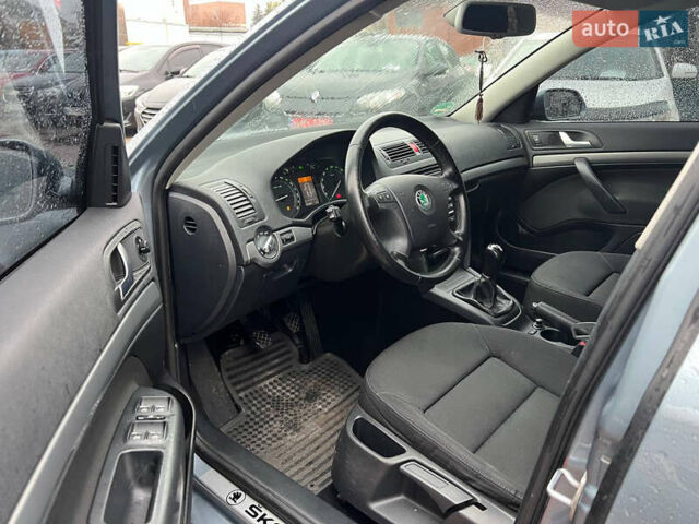 Серый Шкода Октавия, объемом двигателя 1.6 л и пробегом 220 тыс. км за 5950 $, фото 11 на Automoto.ua