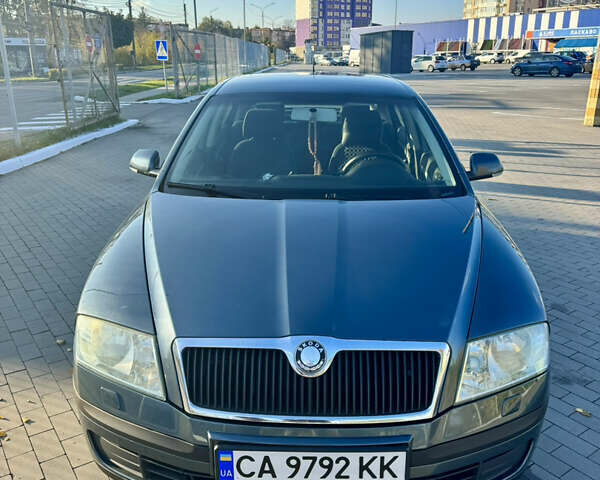 Серый Шкода Октавия, объемом двигателя 1.6 л и пробегом 221 тыс. км за 6100 $, фото 1 на Automoto.ua
