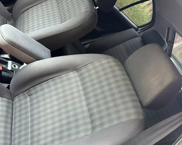 Серый Шкода Октавия, объемом двигателя 1.6 л и пробегом 215 тыс. км за 4550 $, фото 6 на Automoto.ua