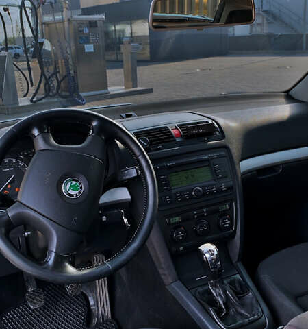 Сірий Шкода Октавія, об'ємом двигуна 2 л та пробігом 360 тис. км за 5000 $, фото 6 на Automoto.ua