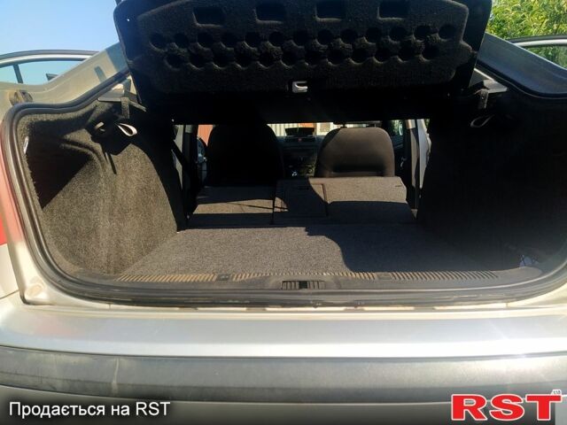 Серый Шкода Октавия, объемом двигателя 1.6 л и пробегом 229 тыс. км за 5900 $, фото 1 на Automoto.ua