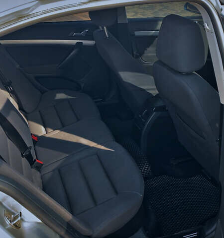 Сірий Шкода Октавія, об'ємом двигуна 2 л та пробігом 360 тис. км за 5000 $, фото 4 на Automoto.ua