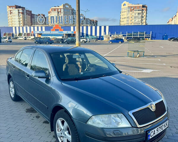Серый Шкода Октавия, объемом двигателя 1.6 л и пробегом 221 тыс. км за 6100 $, фото 2 на Automoto.ua