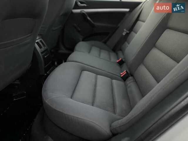 Серый Шкода Октавия, объемом двигателя 1.6 л и пробегом 250 тыс. км за 4300 $, фото 68 на Automoto.ua