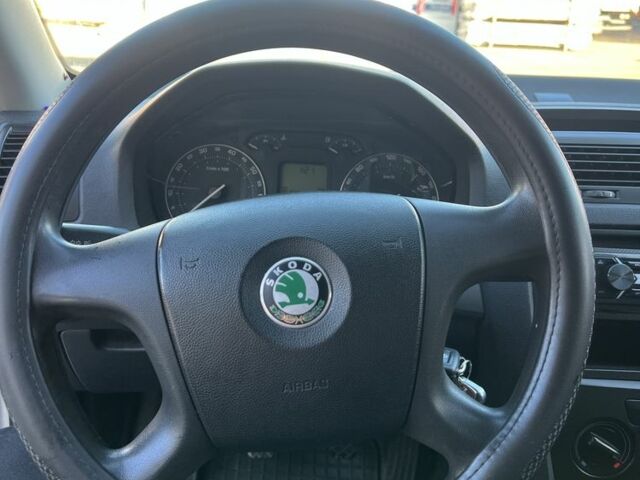 Серый Шкода Октавия, объемом двигателя 1.6 л и пробегом 200 тыс. км за 3999 $, фото 5 на Automoto.ua