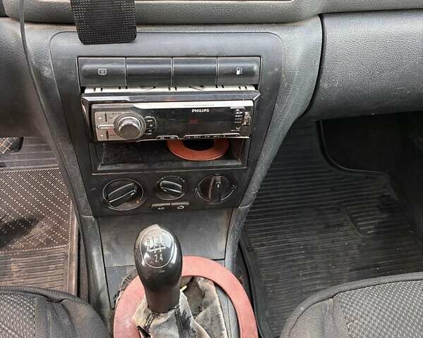 Серый Шкода Октавия, объемом двигателя 1.6 л и пробегом 322 тыс. км за 4500 $, фото 6 на Automoto.ua