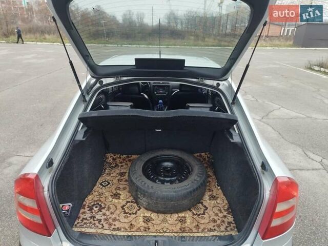 Серый Шкода Октавия, объемом двигателя 1.6 л и пробегом 250 тыс. км за 4600 $, фото 6 на Automoto.ua