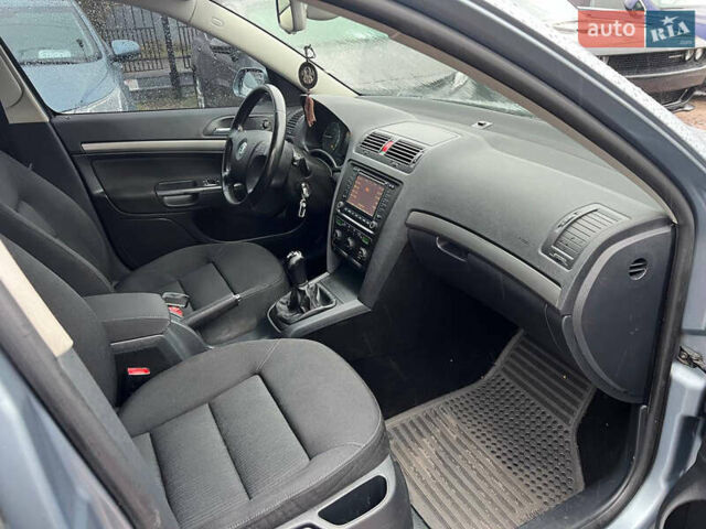 Серый Шкода Октавия, объемом двигателя 1.6 л и пробегом 220 тыс. км за 5950 $, фото 10 на Automoto.ua