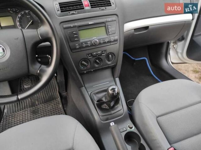 Серый Шкода Октавия, объемом двигателя 1.6 л и пробегом 180 тыс. км за 5190 $, фото 11 на Automoto.ua