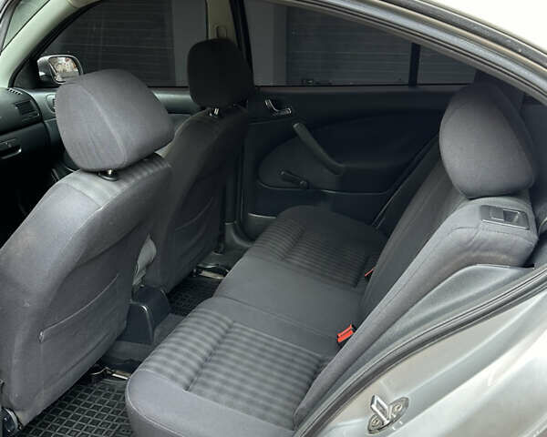 Серый Шкода Октавия, объемом двигателя 1.6 л и пробегом 215 тыс. км за 4550 $, фото 24 на Automoto.ua