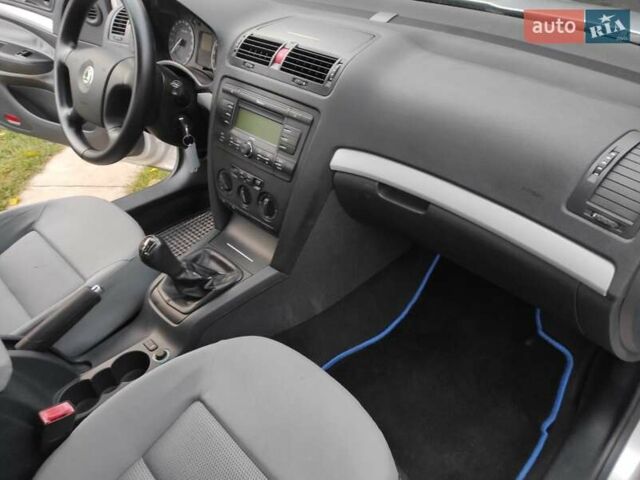 Серый Шкода Октавия, объемом двигателя 1.6 л и пробегом 180 тыс. км за 5190 $, фото 12 на Automoto.ua