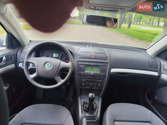Сірий Шкода Октавія, об'ємом двигуна 1.6 л та пробігом 210 тис. км за 5999 $, фото 11 на Automoto.ua