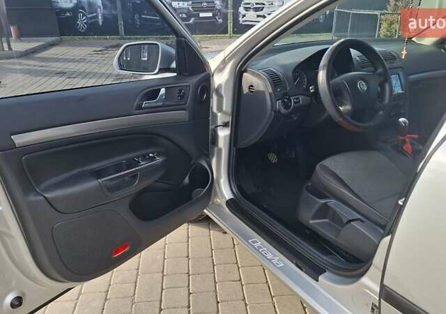 Серый Шкода Октавия, объемом двигателя 1.6 л и пробегом 192 тыс. км за 6150 $, фото 14 на Automoto.ua