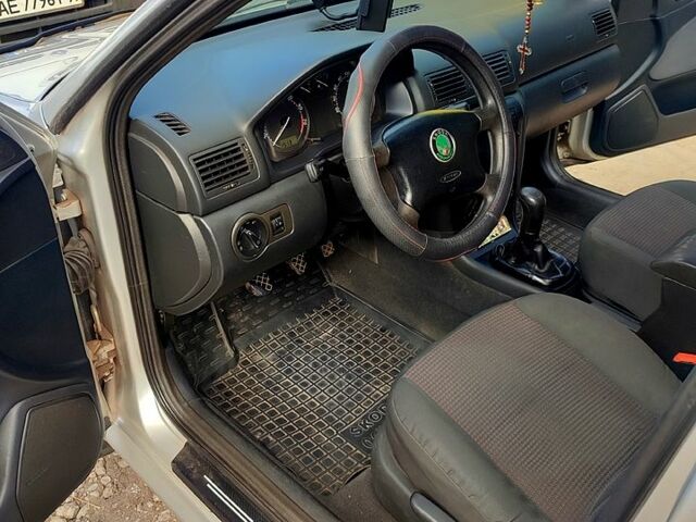 Серый Шкода Октавия, объемом двигателя 1.6 л и пробегом 428 тыс. км за 5000 $, фото 1 на Automoto.ua