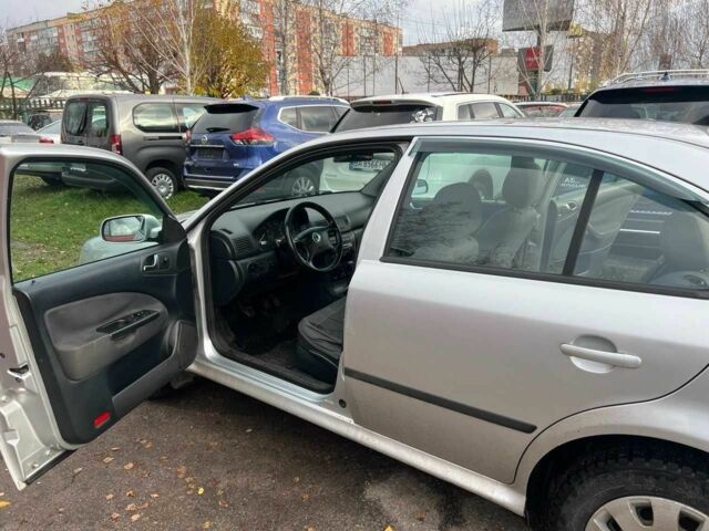 Серый Шкода Октавия, объемом двигателя 1.6 л и пробегом 280 тыс. км за 4500 $, фото 4 на Automoto.ua