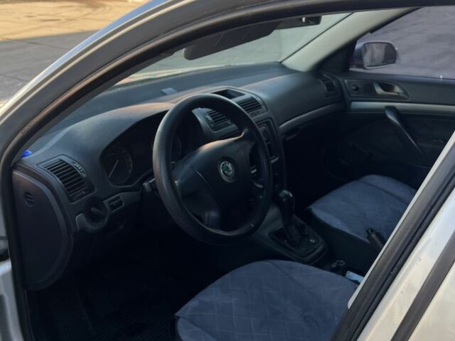 Серый Шкода Октавия, объемом двигателя 1.6 л и пробегом 200 тыс. км за 3999 $, фото 4 на Automoto.ua