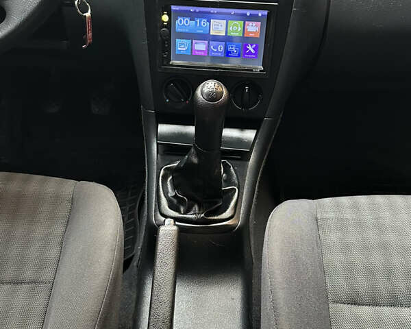 Серый Шкода Октавия, объемом двигателя 1.6 л и пробегом 215 тыс. км за 4550 $, фото 17 на Automoto.ua