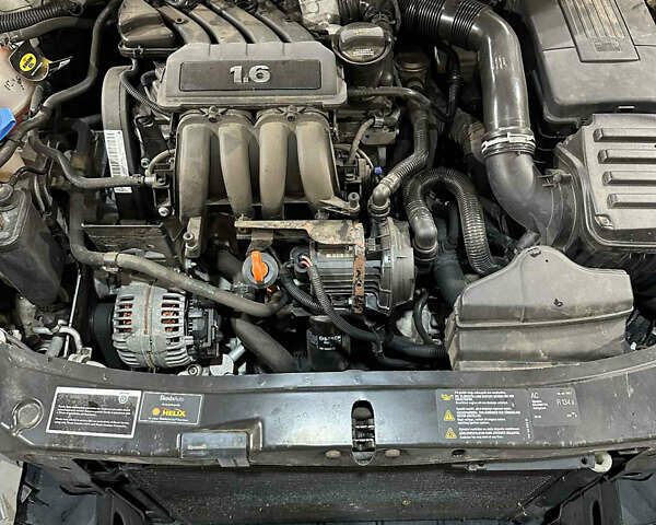 Серый Шкода Октавия, объемом двигателя 1.6 л и пробегом 229 тыс. км за 6300 $, фото 1 на Automoto.ua