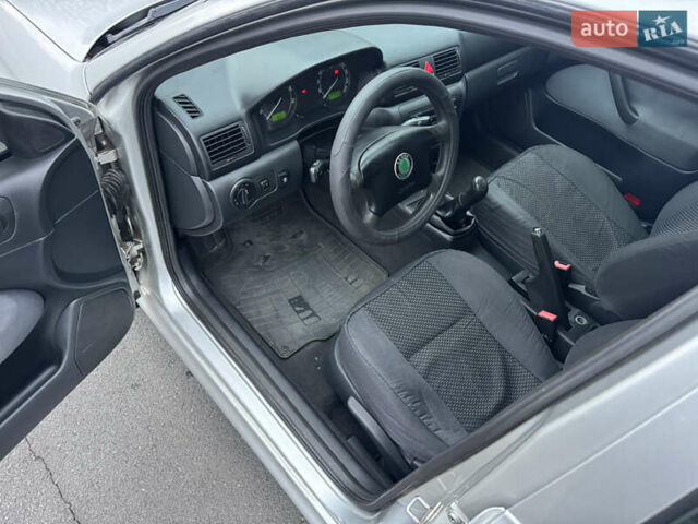 Серый Шкода Октавия, объемом двигателя 1.6 л и пробегом 267 тыс. км за 4700 $, фото 5 на Automoto.ua