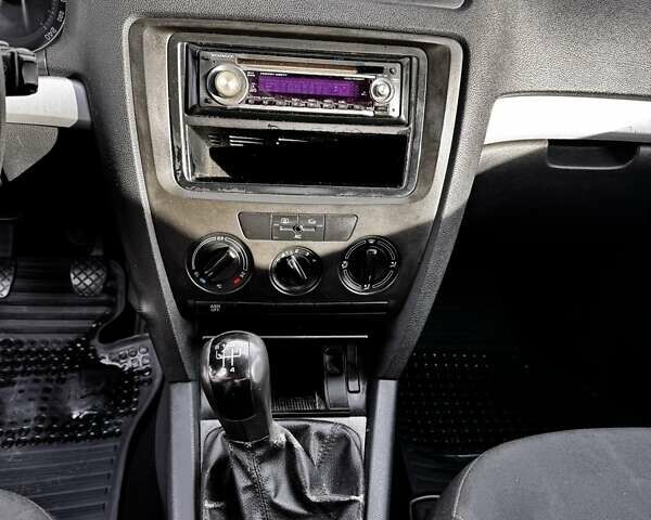 Серый Шкода Октавия, объемом двигателя 1.6 л и пробегом 374 тыс. км за 5900 $, фото 28 на Automoto.ua