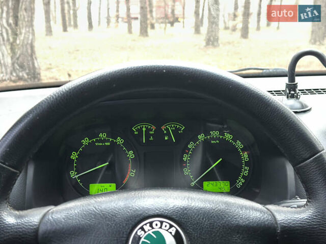 Сірий Шкода Октавія, об'ємом двигуна 1.6 л та пробігом 243 тис. км за 4250 $, фото 14 на Automoto.ua