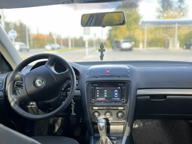 Сірий Шкода Октавія, об'ємом двигуна 2 л та пробігом 381 тис. км за 4900 $, фото 6 на Automoto.ua