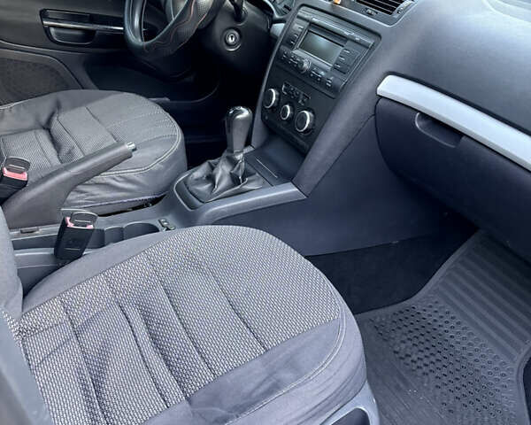 Серый Шкода Октавия, объемом двигателя 1.6 л и пробегом 230 тыс. км за 7200 $, фото 8 на Automoto.ua