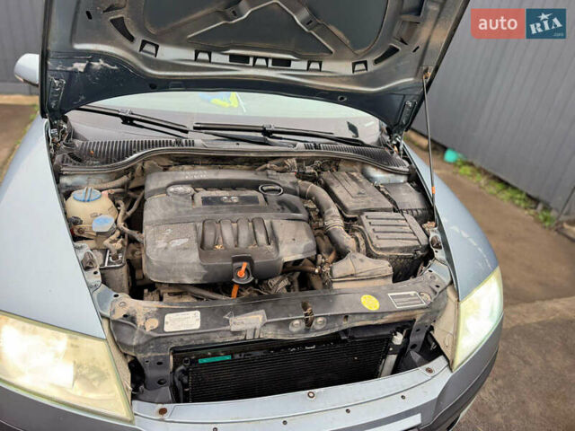 Серый Шкода Октавия, объемом двигателя 1.6 л и пробегом 190 тыс. км за 5600 $, фото 5 на Automoto.ua