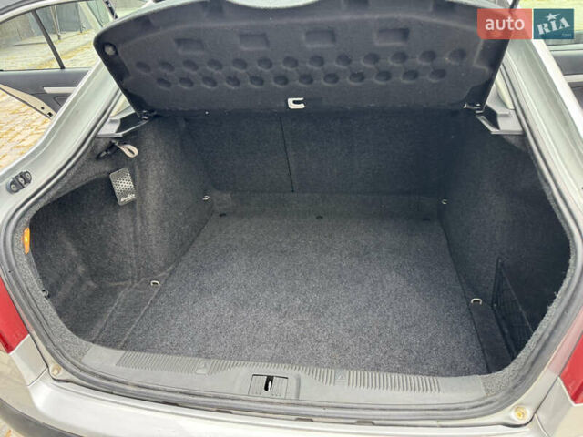 Шкода Октавия 2006 в Ахтырке на Automoto.ua Серый Шкода Октавия, объемом двигателя 1.6 л и пробегом 139 тыс. км за 6900 $, фото 25 на Automoto.ua