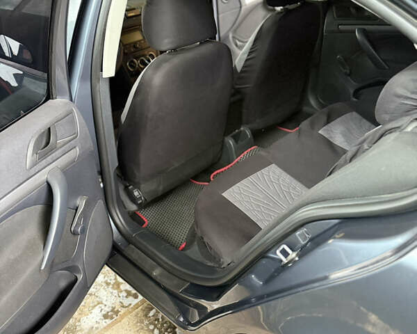 Серый Шкода Октавия, объемом двигателя 1.6 л и пробегом 214 тыс. км за 7000 $, фото 3 на Automoto.ua