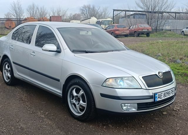 Серый Шкода Октавия, объемом двигателя 1.6 л и пробегом 205 тыс. км за 6500 $, фото 1 на Automoto.ua