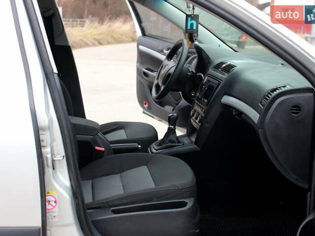 Серый Шкода Октавия, объемом двигателя 1.6 л и пробегом 250 тыс. км за 4150 $, фото 22 на Automoto.ua