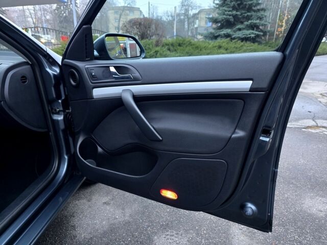 Серый Шкода Октавия, объемом двигателя 1.6 л и пробегом 130 тыс. км за 7300 $, фото 12 на Automoto.ua